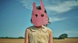 Scopri di più sull'articolo Run Rabbit Run – Il morso del coniglio: Thriller Psicologico tra Realtà e Incubo