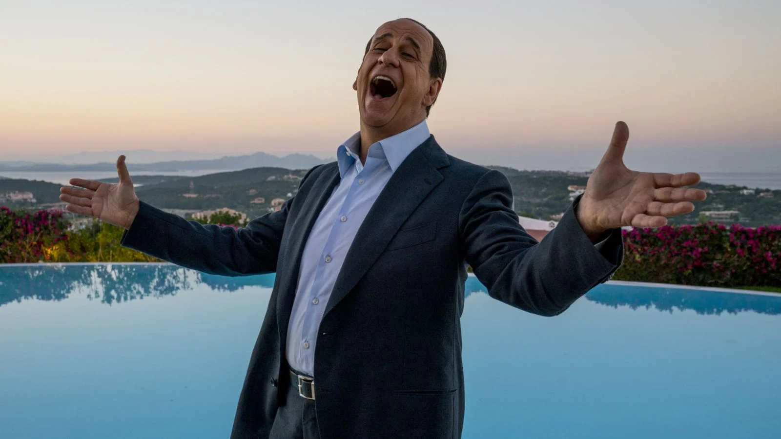 Al momento stai visualizzando LORO, l’occhio poetico di Sorrentino su Berlusconi